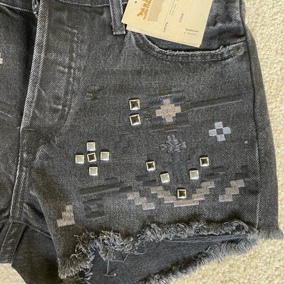 Black Levi’s Denim Shorts - Picture 4 of 8
